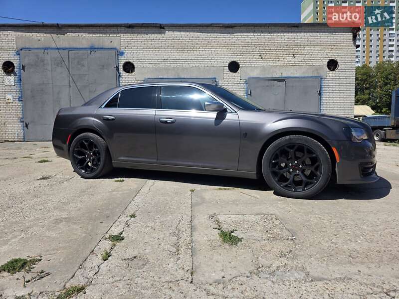Седан Chrysler 300C 2018 в Киеве