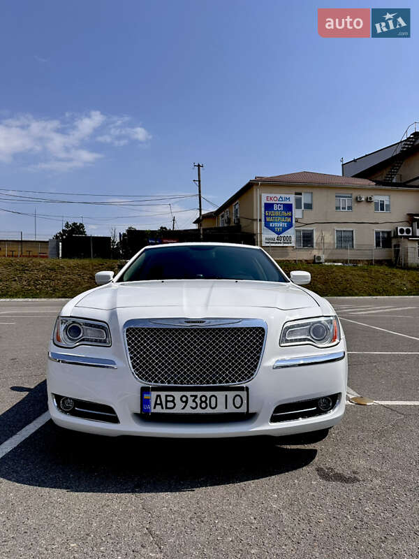 Седан Chrysler 300C 2014 в Вінниці