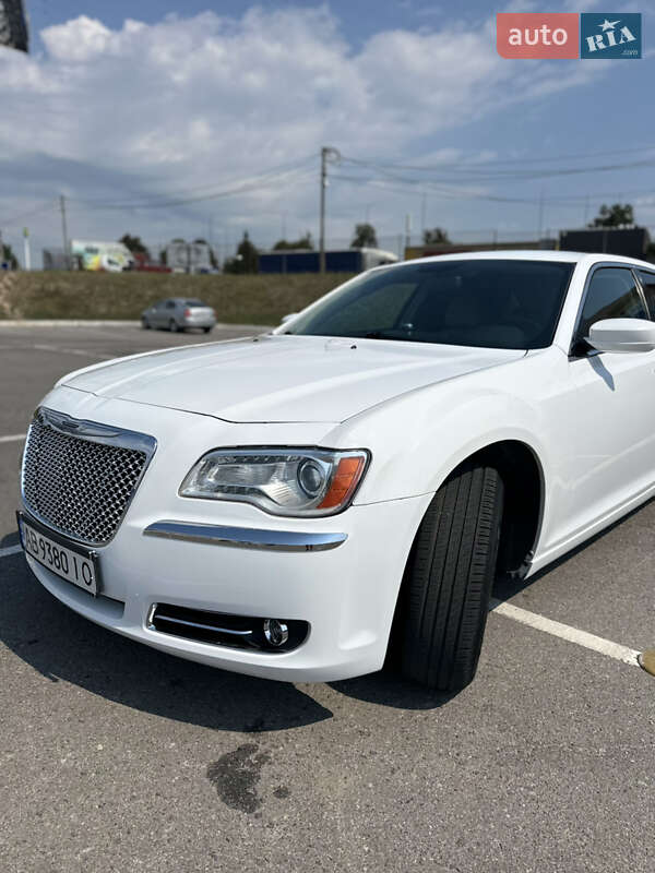 Седан Chrysler 300C 2014 в Вінниці