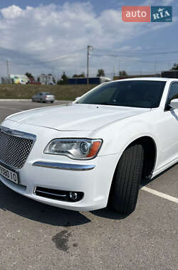 Седан Chrysler 300C 2014 в 