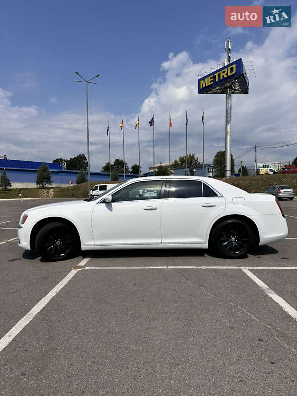 Седан Chrysler 300C 2014 в Вінниці