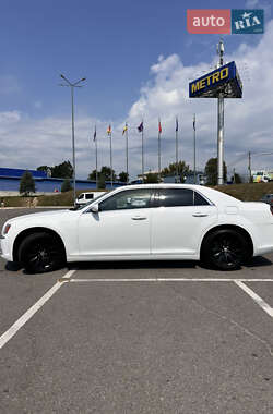 Седан Chrysler 300C 2014 в 