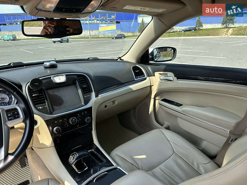 Седан Chrysler 300C 2014 в Вінниці