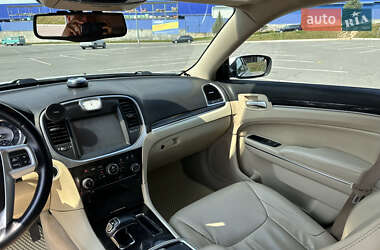 Седан Chrysler 300C 2014 в 