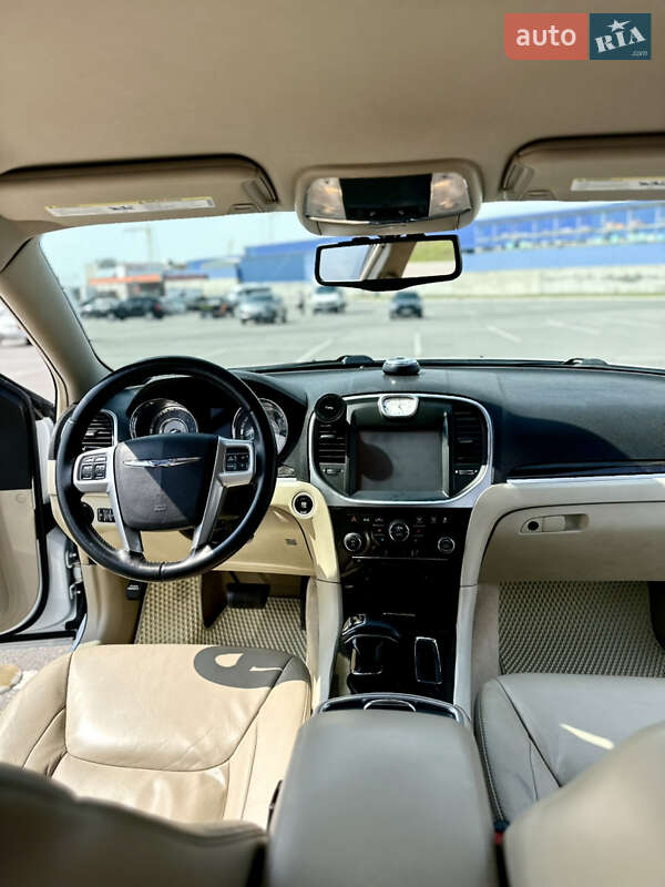 Седан Chrysler 300C 2014 в Вінниці