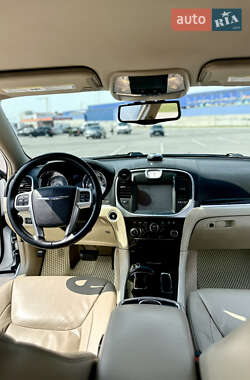 Седан Chrysler 300C 2014 в 