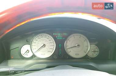 Седан Chrysler 300C 2005 в 