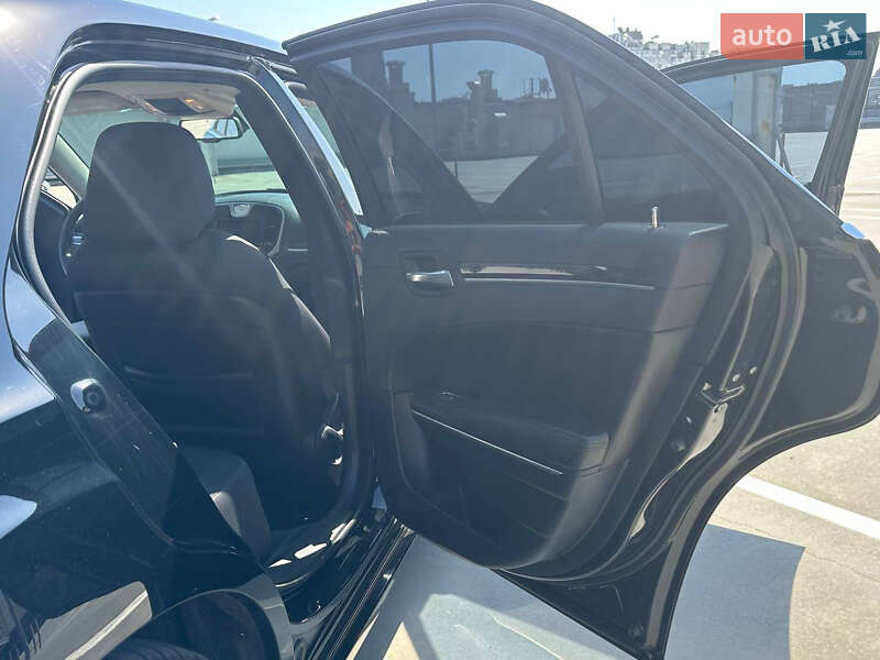 Седан Chrysler 300C 2018 в Киеве фото 14 Седан Chrysler 300C 2018 в Киеве