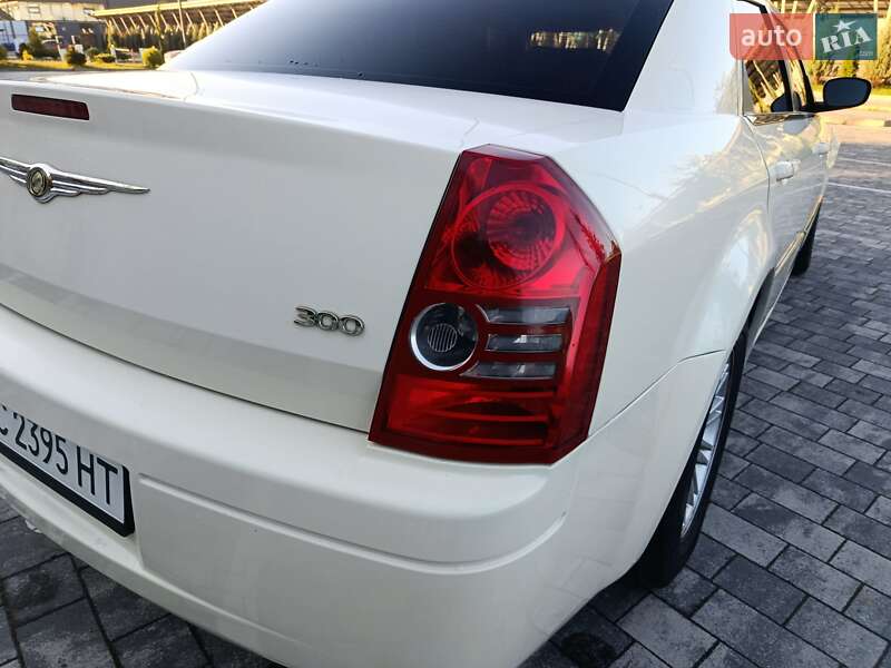 Седан Chrysler 300C 2008 в Львове