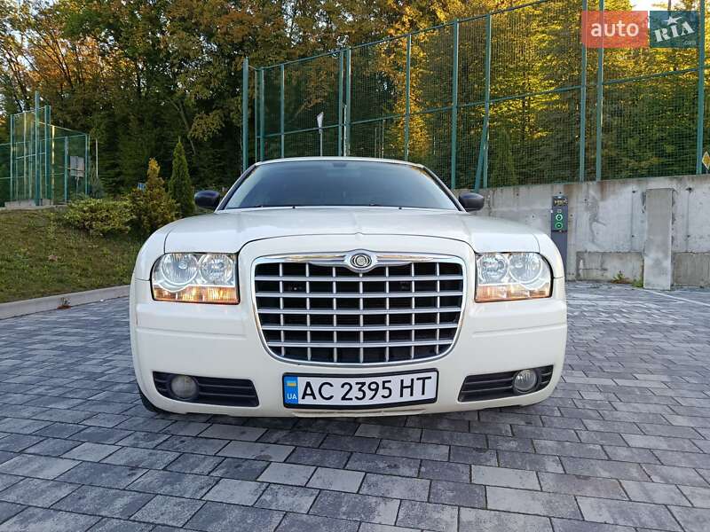 Седан Chrysler 300C 2008 в Львове