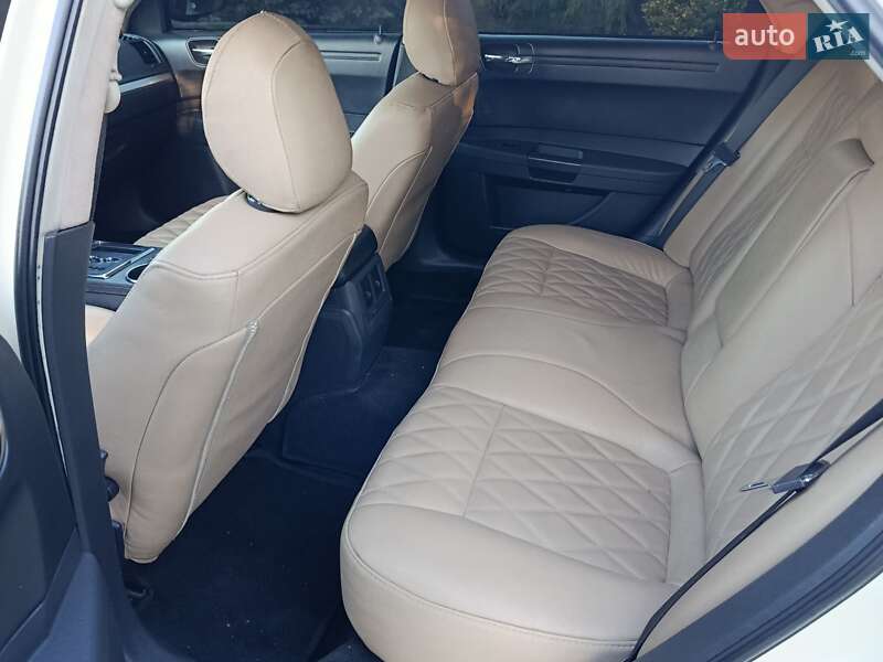 Седан Chrysler 300C 2008 в Львове