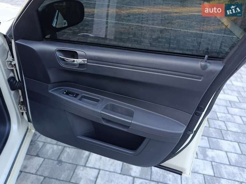Седан Chrysler 300C 2008 в Львове