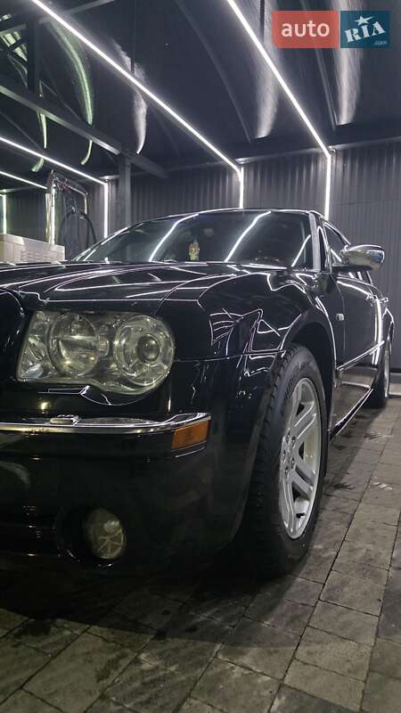 Седан Chrysler 300C 2005 в Ужгороді