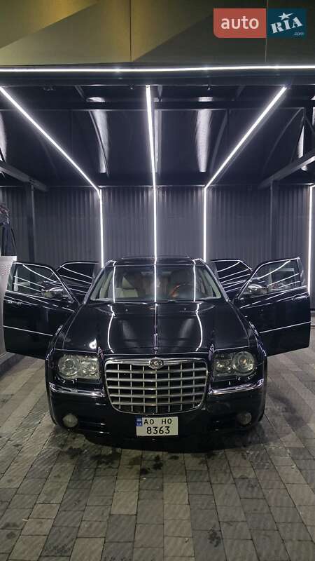 Седан Chrysler 300C 2005 в Ужгороді