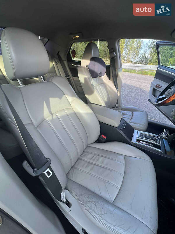 Седан Chrysler 300C 2006 в Бродах