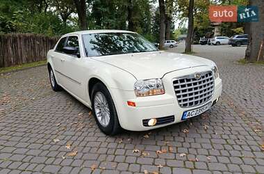 Седан Chrysler 300C 2008 в Львові