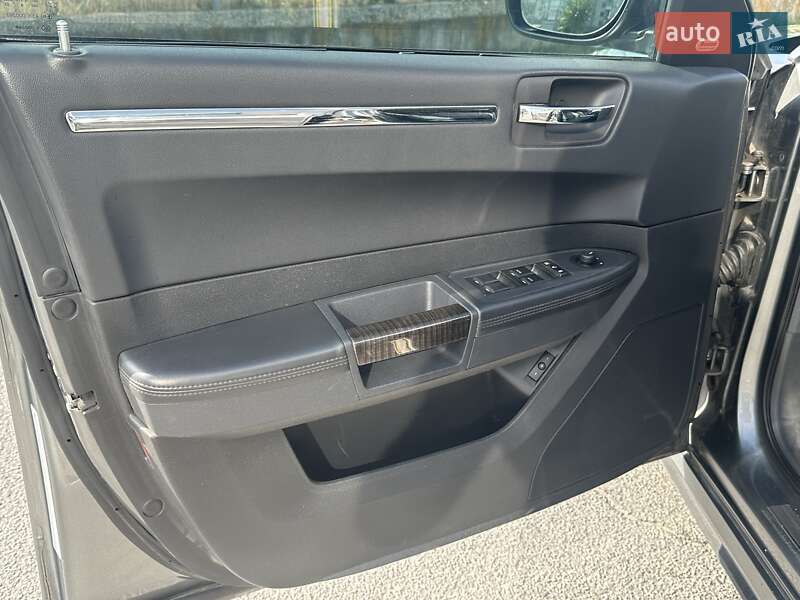 Універсал Chrysler 300C 2009 в Запоріжжі