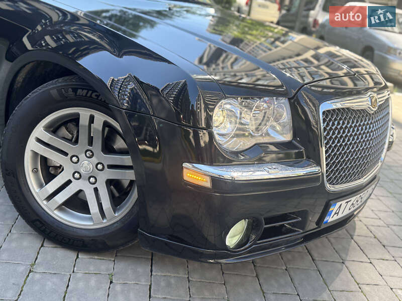 Седан Chrysler 300C 2005 в Львові