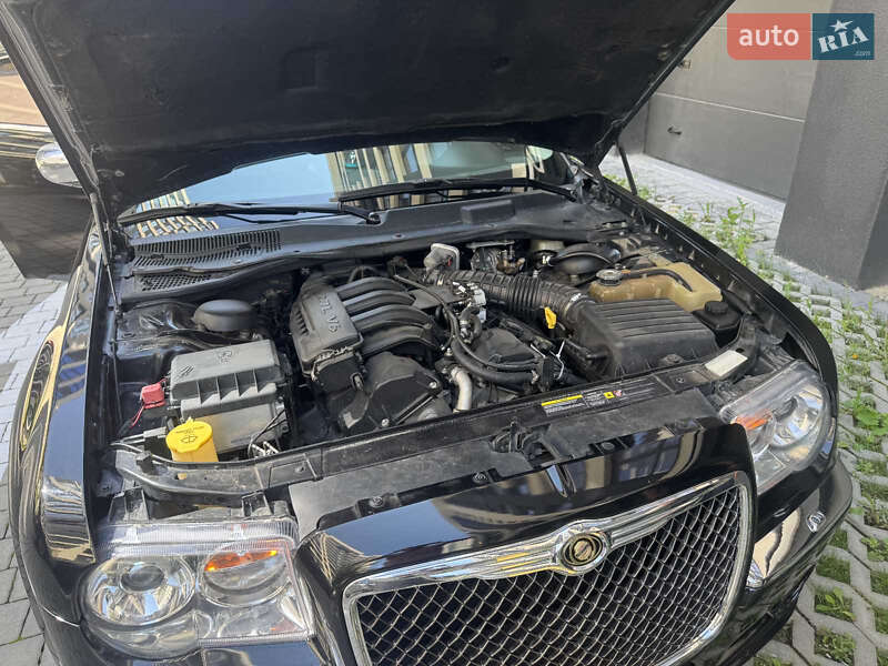 Седан Chrysler 300C 2005 в Львові