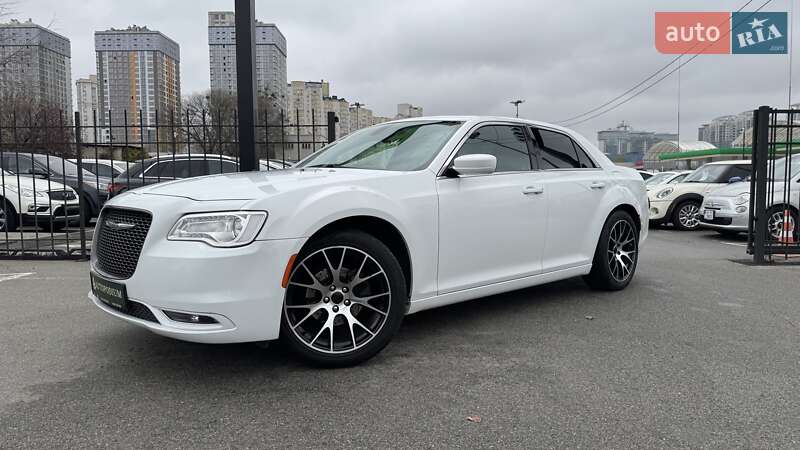 Седан Chrysler 300C 2016 в Києві фото 13 Седан Chrysler 300C 2016 в Києві