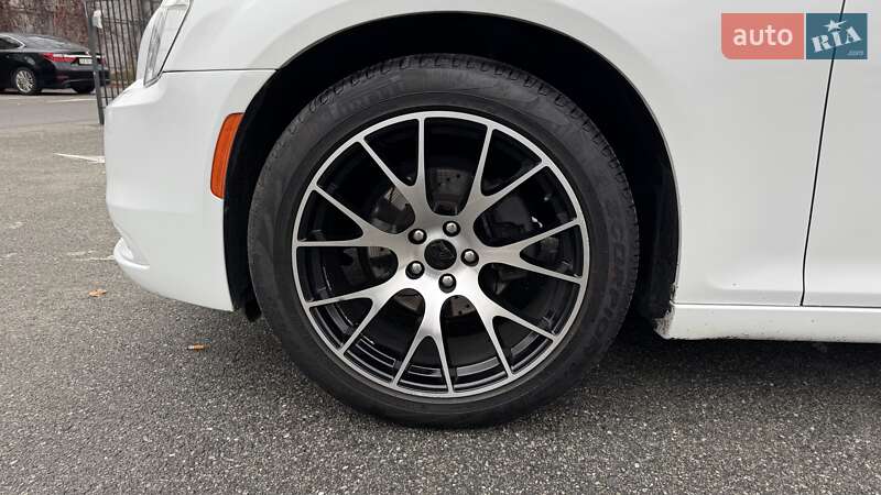 Седан Chrysler 300C 2016 в Києві фото 18 Седан Chrysler 300C 2016 в Києві