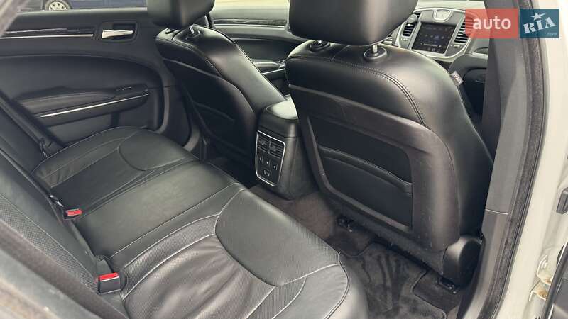 Седан Chrysler 300C 2016 в Києві фото 29 Седан Chrysler 300C 2016 в Києві
