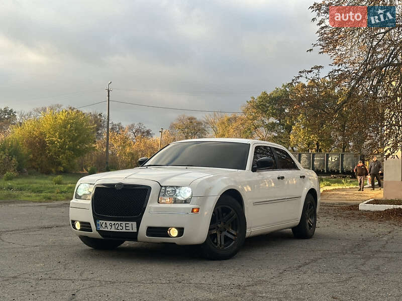 Седан Chrysler 300C 2008 в Умані
