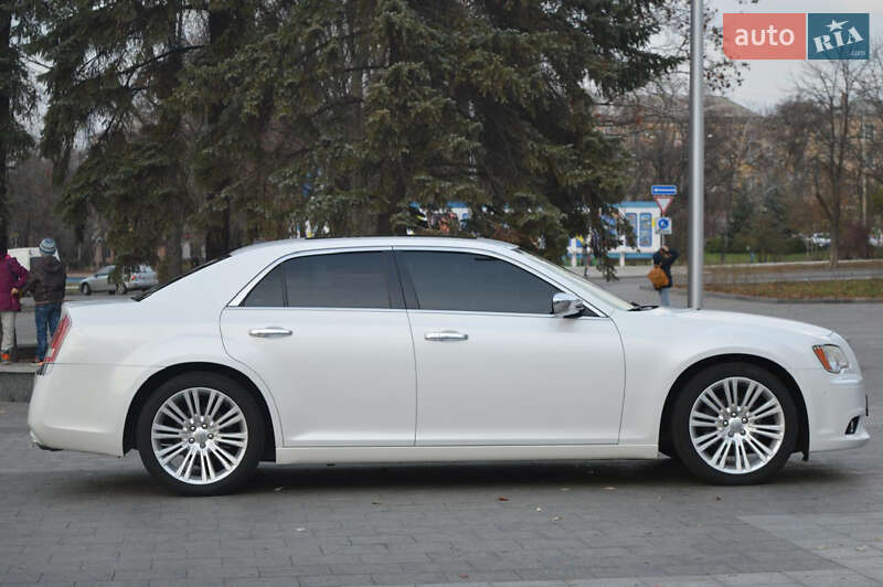 Седан Chrysler 300C 2014 в Києві