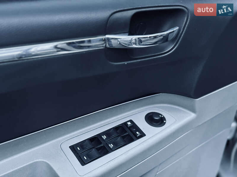 Седан Chrysler 300C 2006 в Тернополі фото 17 Седан Chrysler 300C 2006 в Тернополі