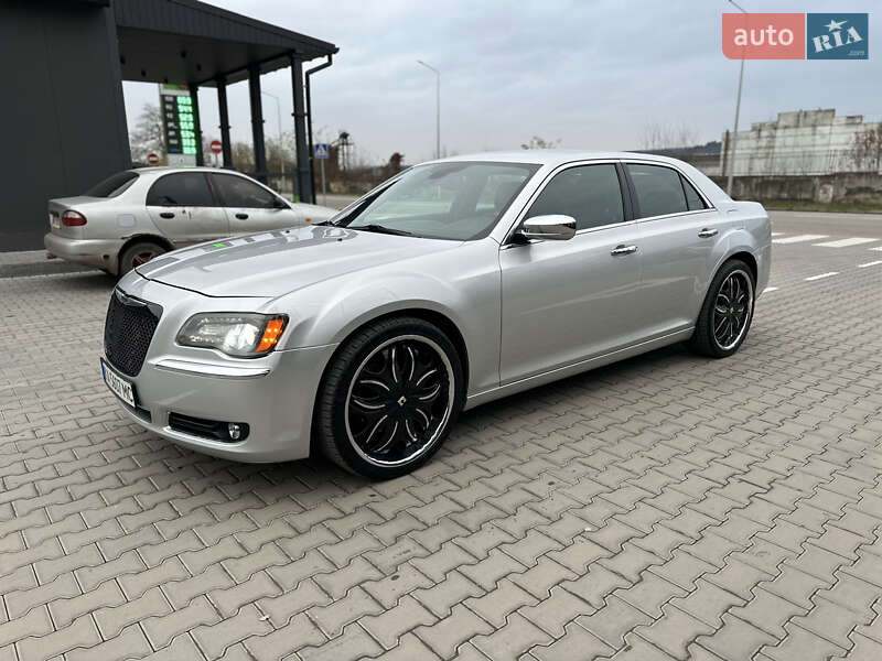 Седан Chrysler 300C 2012 в Могилів-Подільському
