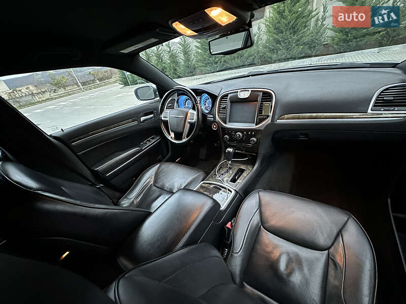 Седан Chrysler 300C 2012 в Могилів-Подільському