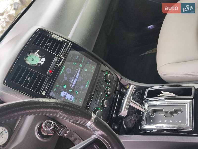 Седан Chrysler 300C 2006 в Днепре