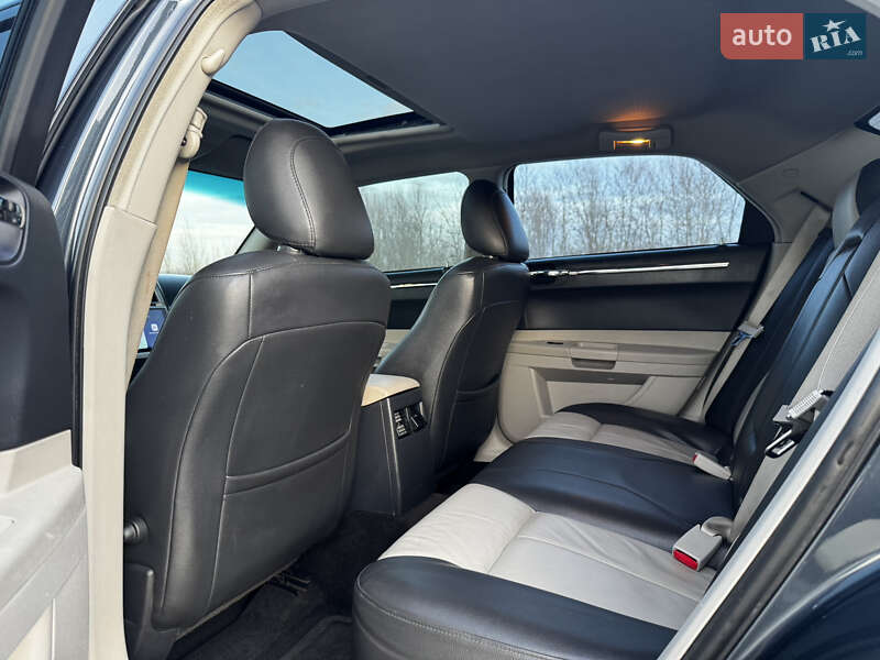 Седан Chrysler 300C 2006 в Львове