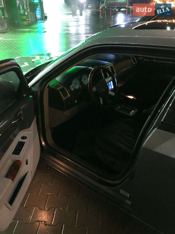 Седан Chrysler 300C 2006 в Черновцах