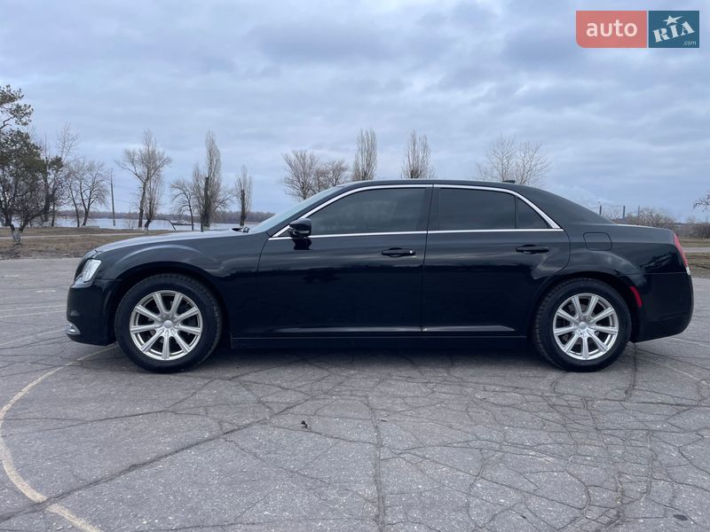 Седан Chrysler 300C 2015 в Києві