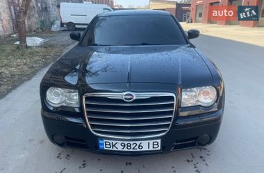 Седан Chrysler 300C 2005 в Корце