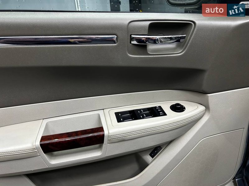 Седан Chrysler 300C 2006 в Черновцах фото 10 Седан Chrysler 300C 2006 в Черновцах
