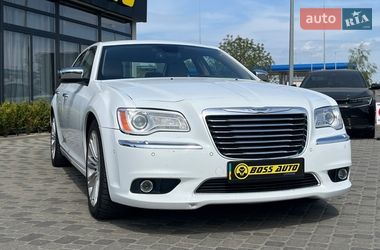 Седан Chrysler 300C 2012 в Мукачево