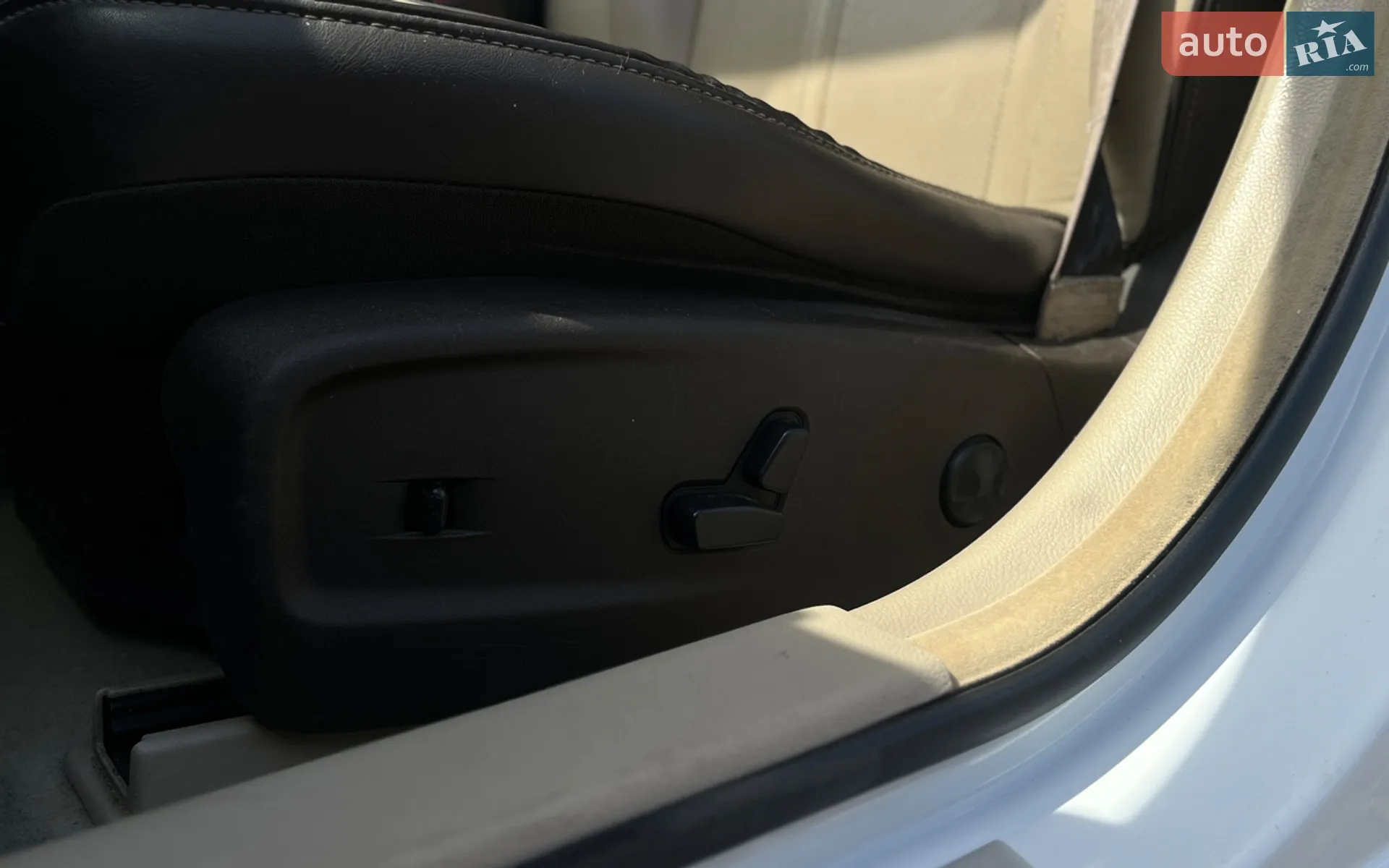 2012 Chrysler 300C - мініатюра 13