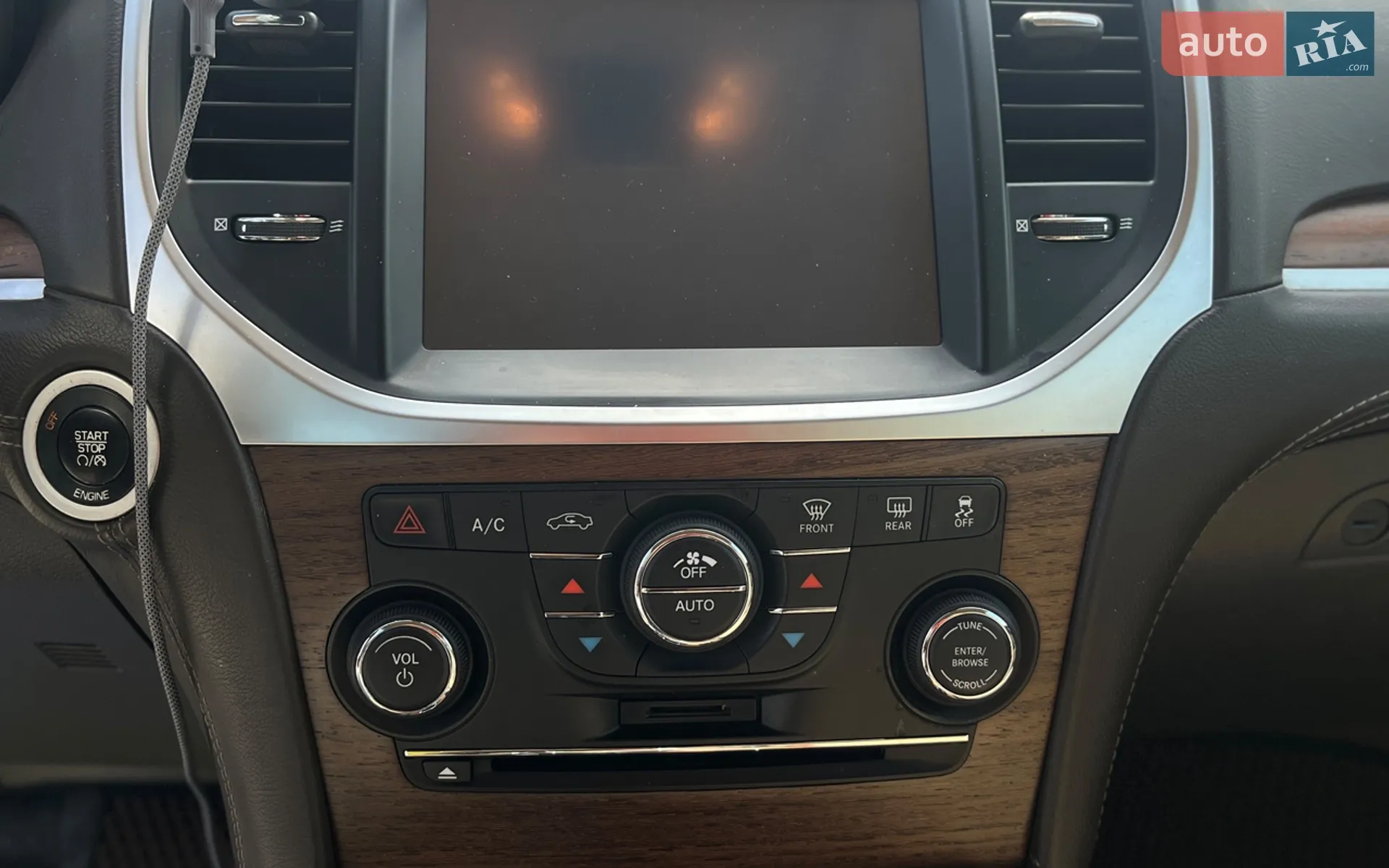 2012 Chrysler 300C - мініатюра 19