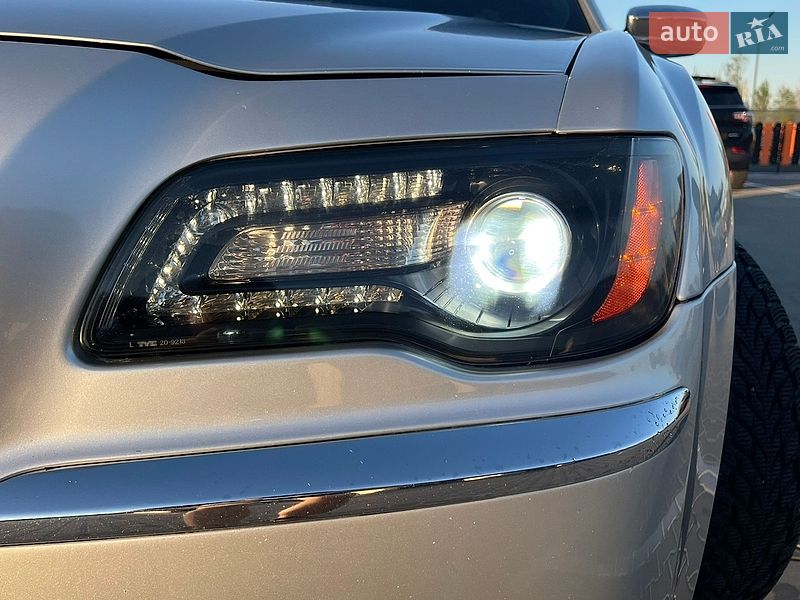 Седан Chrysler 300C 2012 в Виннице