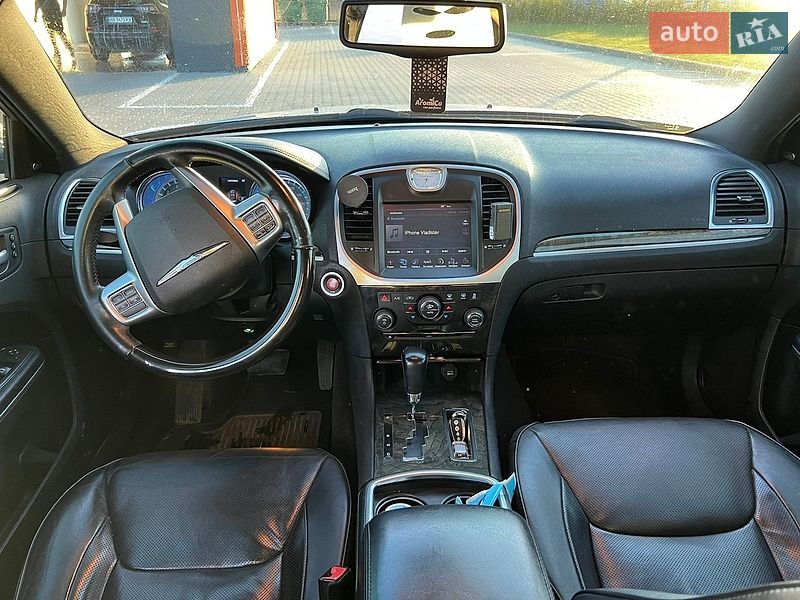 Седан Chrysler 300C 2012 в Виннице