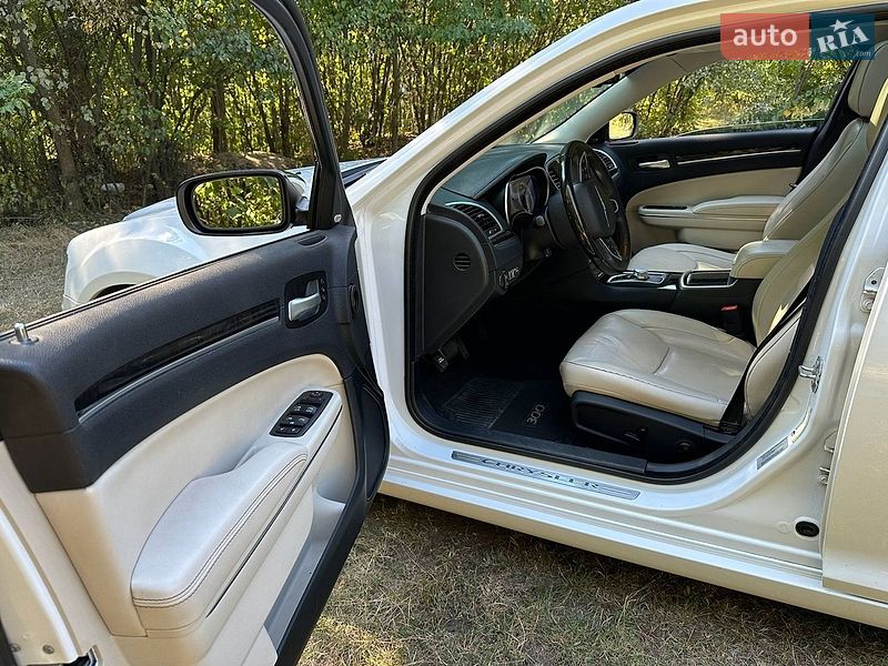 Седан Chrysler 300C 2016 в Киеве