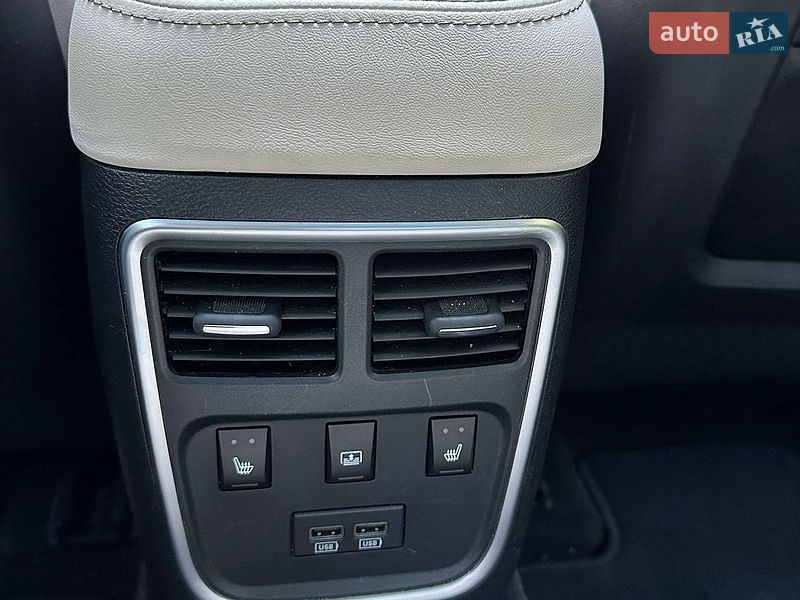 Седан Chrysler 300C 2016 в Киеве