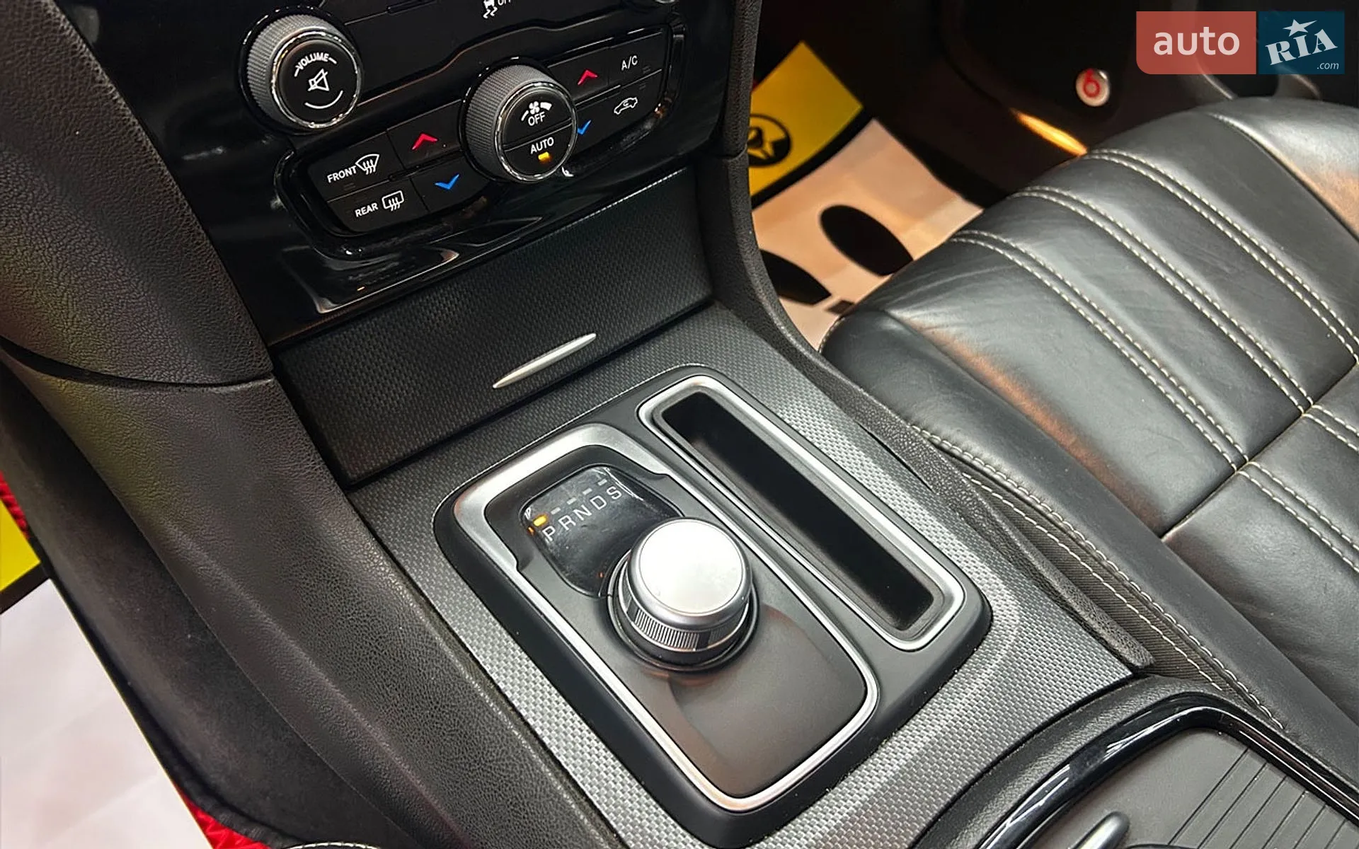 2015 Chrysler 300C - мініатюра 25