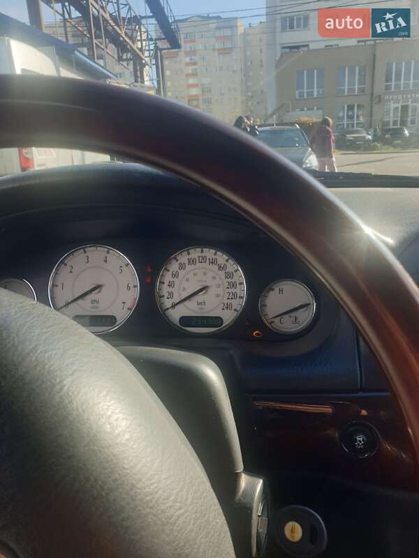 Седан Chrysler 300M 2003 в Чернівцях