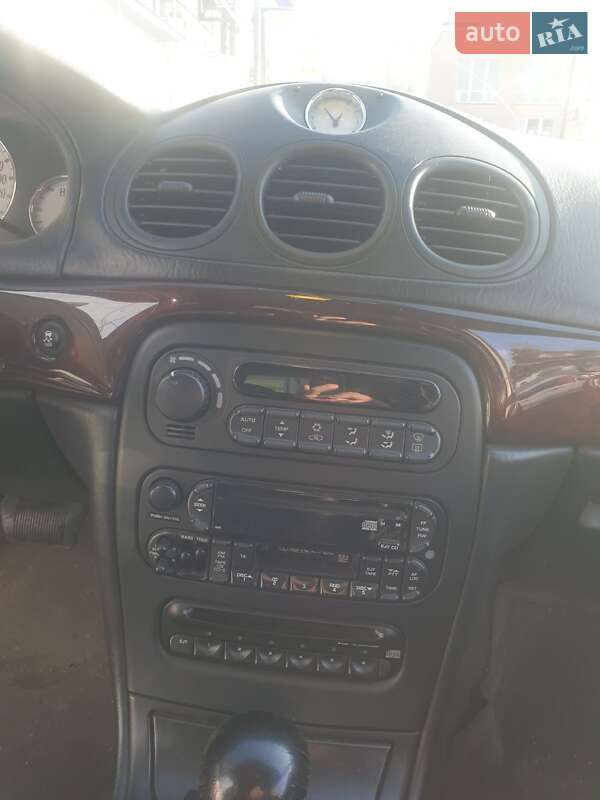 Седан Chrysler 300M 2003 в Чернівцях
