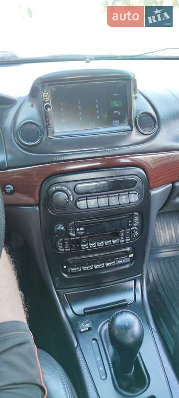 Седан Chrysler 300M 2000 в Горішніх Плавнях