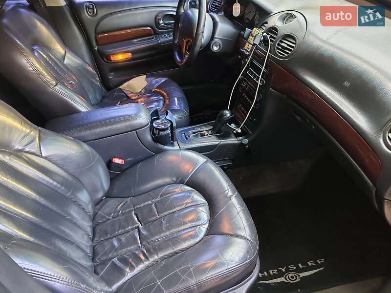 Седан Chrysler 300M 2000 в Шостке