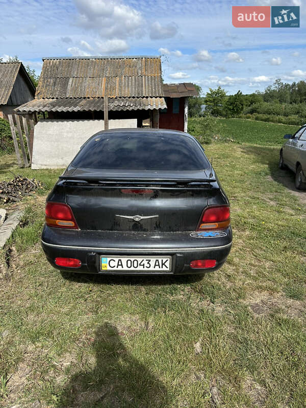 Седан Chrysler Cirrus 1995 в Вязовке